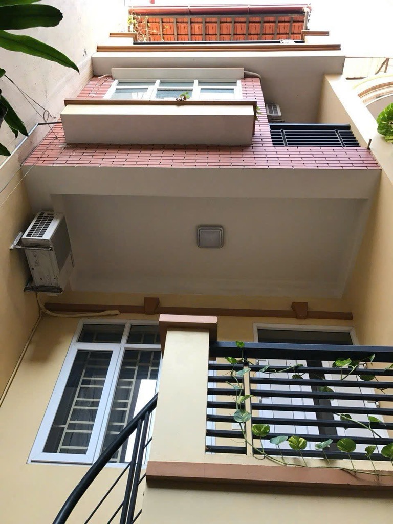 Bán nhà giáp bát 4 tầng dân xây 15M ô tô tránh hoàng mai